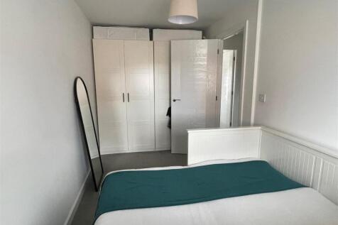 bedroom 4.jpg