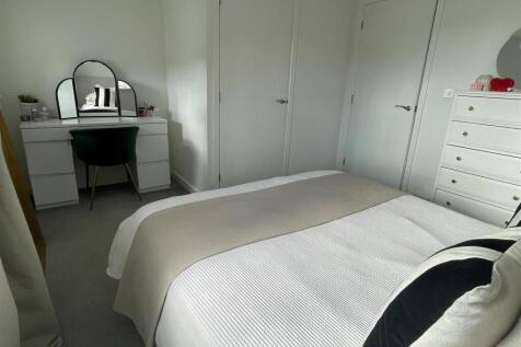 bedroom 5.jpg