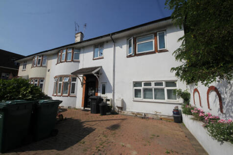 Large 1 bedroom first floor flat