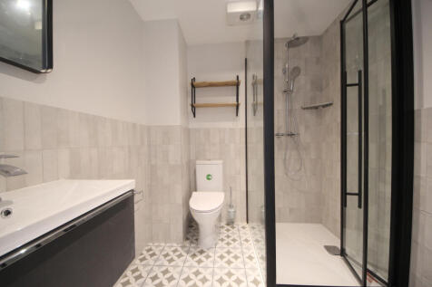 2 Bedroom Middle Floor Apartment