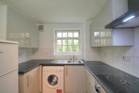 Brand New Kitchen - 2 bedroom apartment in Southg