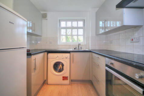 Brand New Kitchen - 2 bedroom apartment in Southg