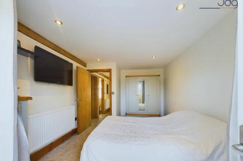 2nd double bedroom
