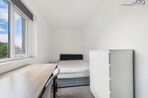 First Floor Double Bedroom 2