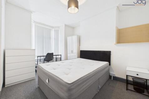 Ground Floor Double Bedroom 1/Dining Room