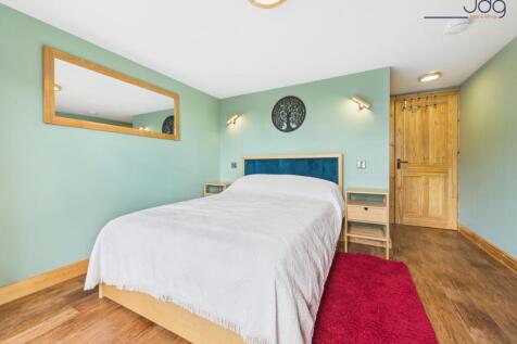 Downstairs Double Bedroom
