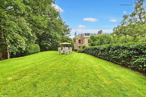 Spacious Lawns