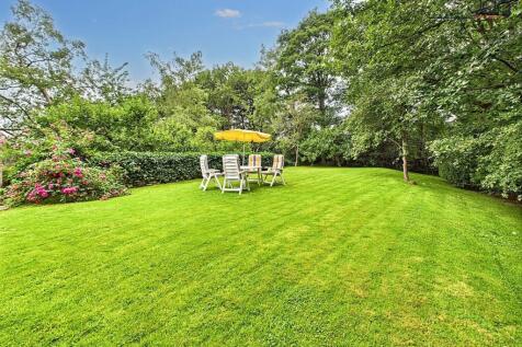 Spacious Lawns