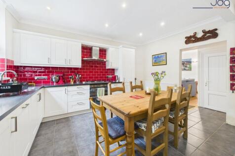 Spacious Kitchen Diner