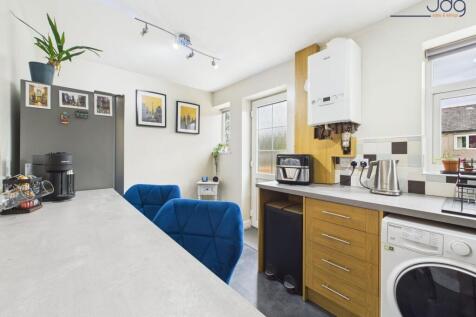 Kitchen with breakfast bar