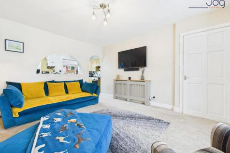 Spacious, Cosy Lounge