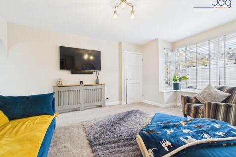 Spacious, Cosy Lounge