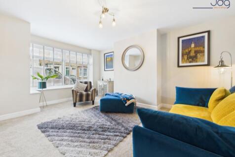 Spacious, Cosy Lounge