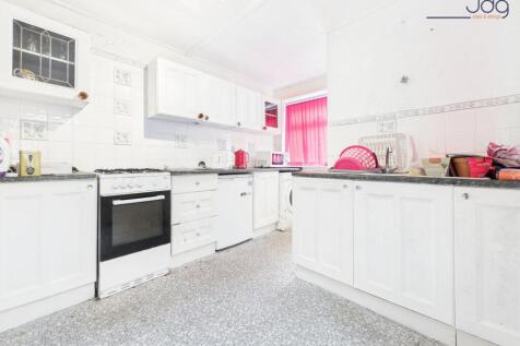 Spacious Kitchen