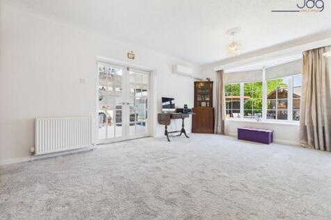 Reception Room / Bedroom