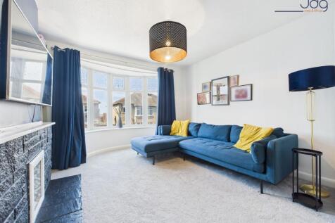 Spacious Lounge with bay window