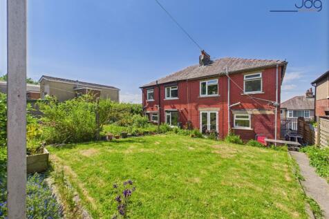 Garden facing the rear of the property