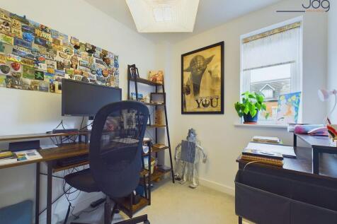 Bedroom 4 / Office