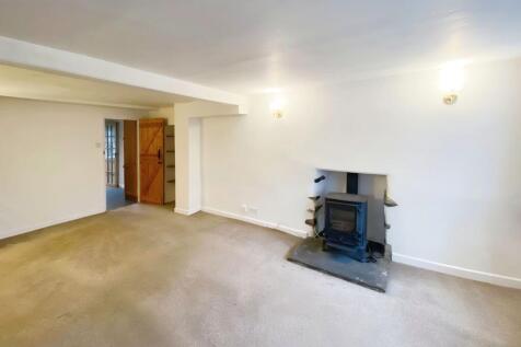 Spacious Lounge