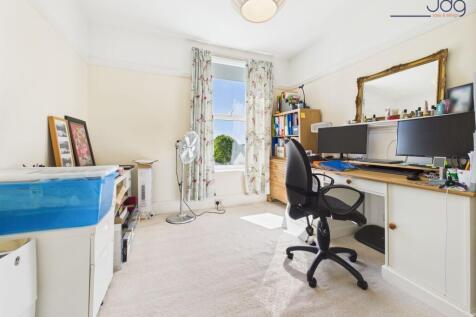 First Floor Double Bedroom/Office