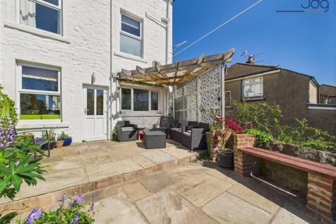 South Facing Landscaped Garden