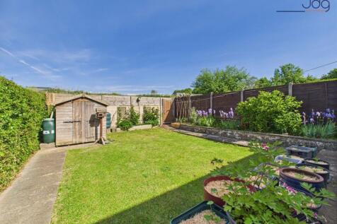 Nice size garden, back gate leading onto Story fields