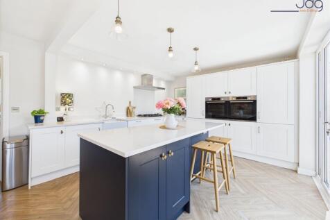 Shaker-style kitchen with integrated appliances