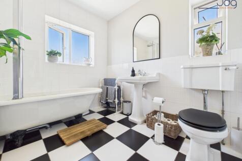 Roll-top bath with claw feet in the family bathroom