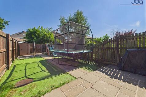Spacious Private Garden