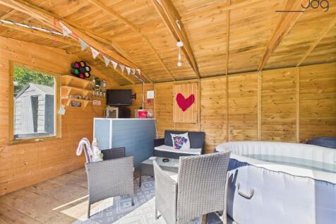 Summer House / Bar