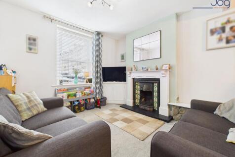 Spacious open-plan lounge diner