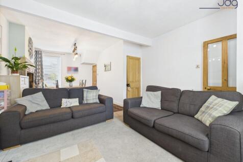 Spacious open-plan lounge diner