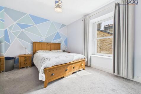 Bright Double Bedroom 1