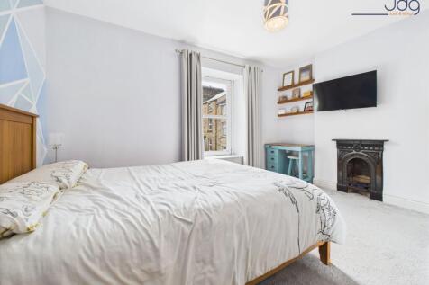 Bright Double Bedroom 1