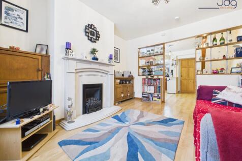 Cosy Open-plan lounge and dining kitchen
