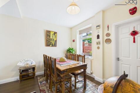 Wood-effect Dining Room