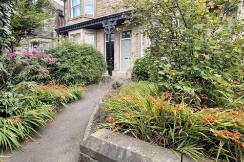 Front of the property in bloom