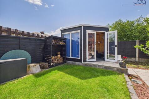 Summer House with electrics