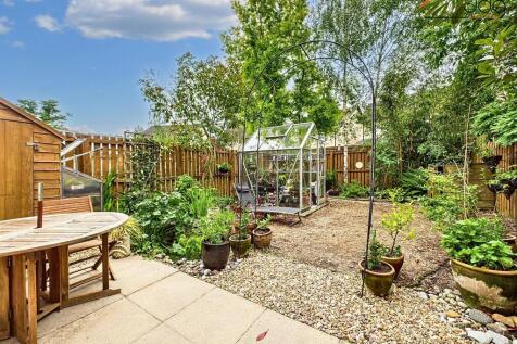 Spacious Wildlife Garden