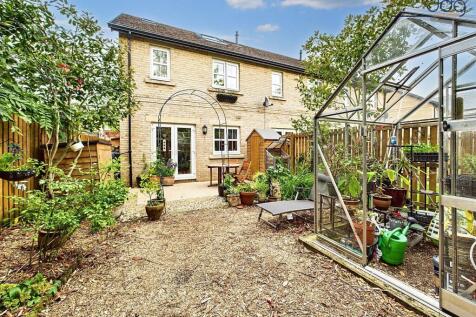 Spacious Wildlife Garden, rear of the property