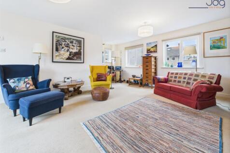 Cosy Spacious Lounge
