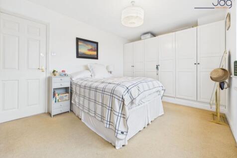 Double Bedroom 2  with built in wardrobe