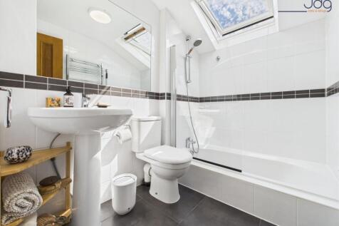 Family Bathroom with skylight