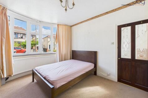 First front double bedroom with bay window