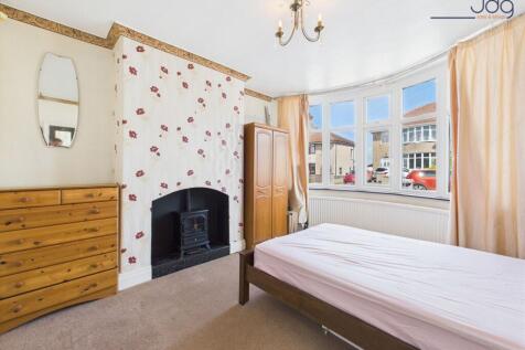 First front double bedroom with bay window