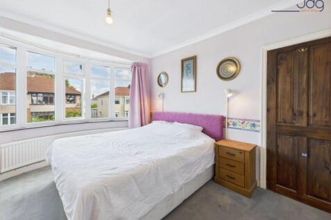 Second double bedroom with bay window