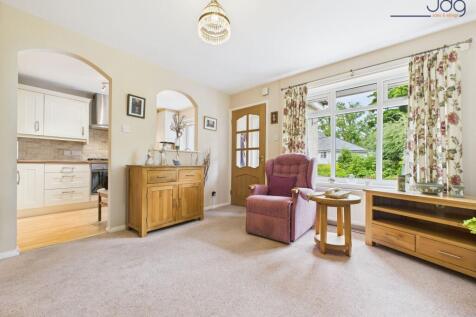 Lounge, leading into the kitchen