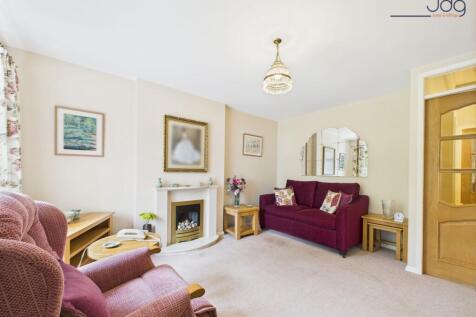 Lounge, leading into the kitchen