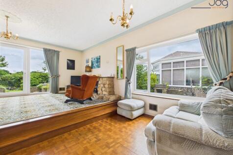 Cosy bright lounge