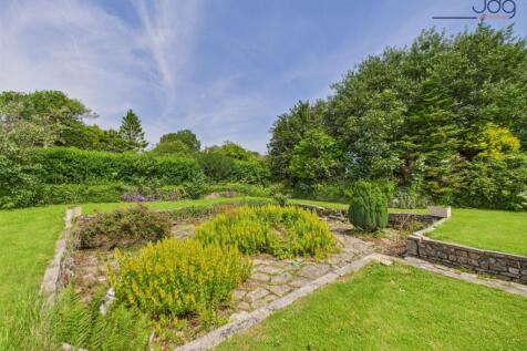 Spacious green gardens